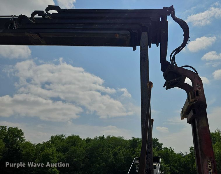 image for item EM7481 Hiab 335K-4 Hipro truck mounted crane