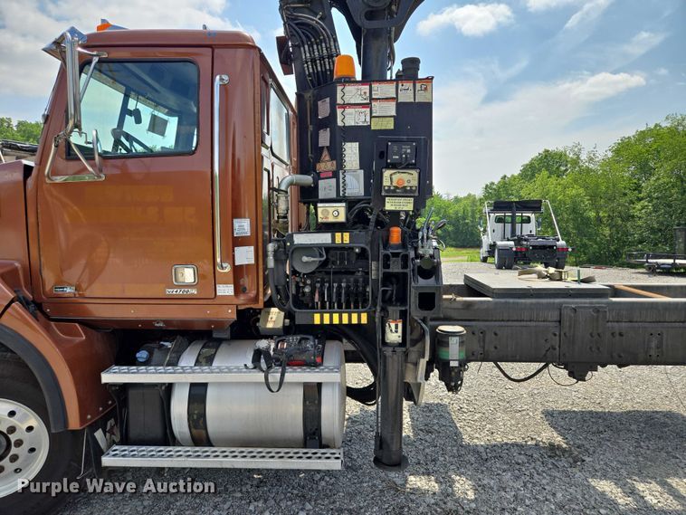 image for item EM7481 Hiab 335K-4 Hipro truck mounted crane