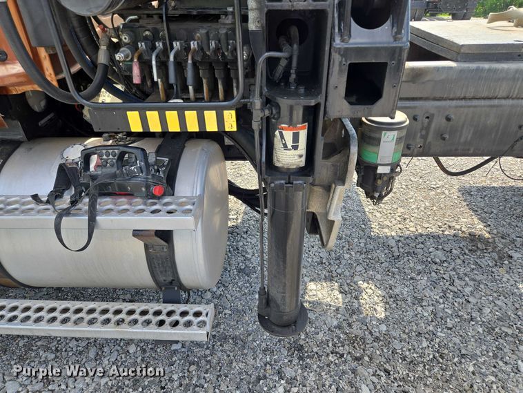 image for item EM7481 Hiab 335K-4 Hipro truck mounted crane