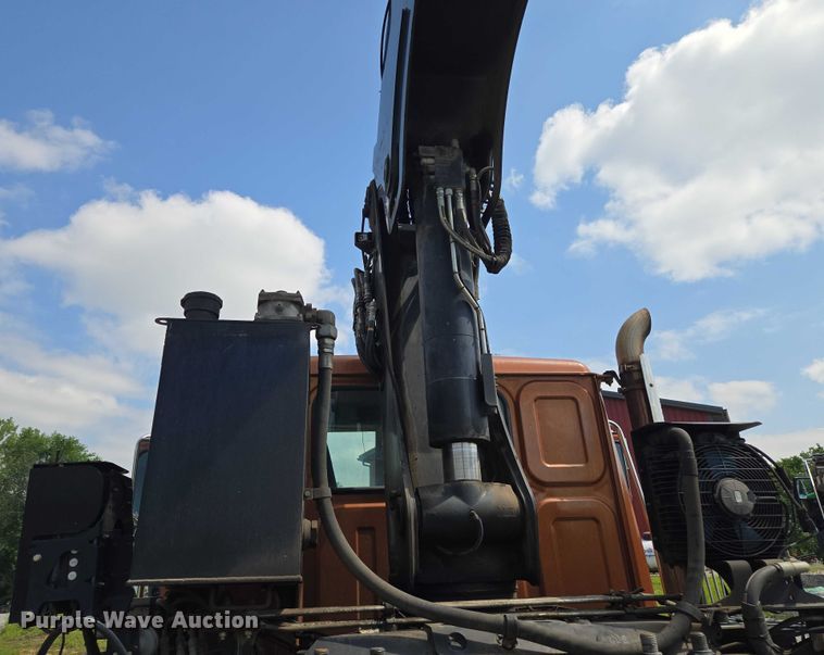 image for item EM7481 Hiab 335K-4 Hipro truck mounted crane