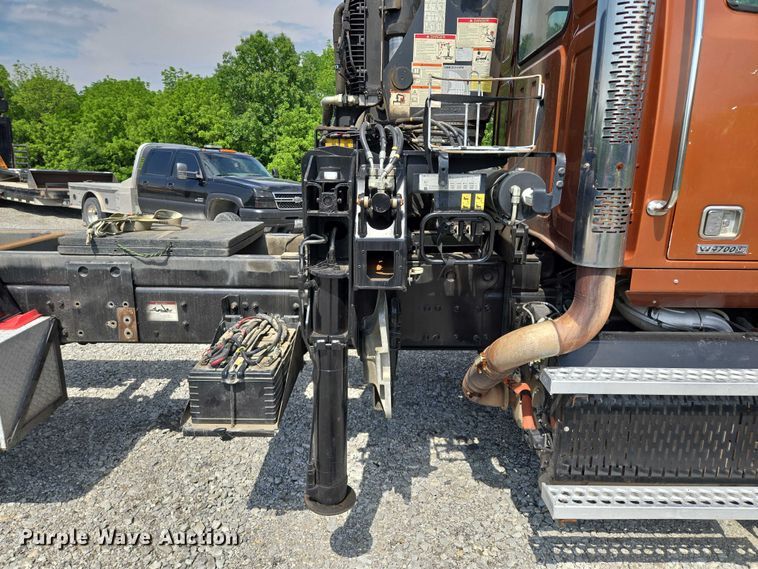 image for item EM7481 Hiab 335K-4 Hipro truck mounted crane