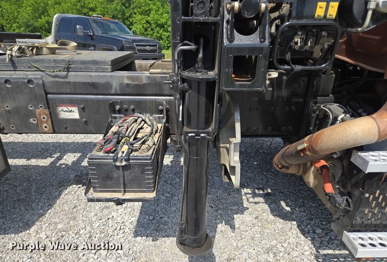 image for item EM7481 Hiab 335K-4 Hipro truck mounted crane