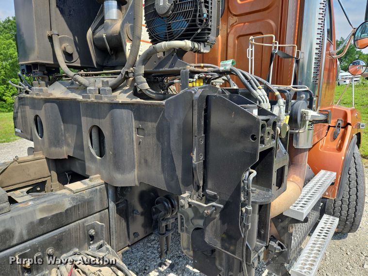 image for item EM7481 Hiab 335K-4 Hipro truck mounted crane