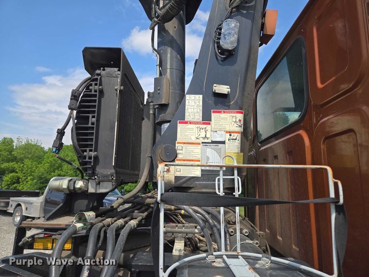 image for item EM7481 Hiab 335K-4 Hipro truck mounted crane