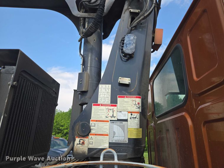 image for item EM7481 Hiab 335K-4 Hipro truck mounted crane