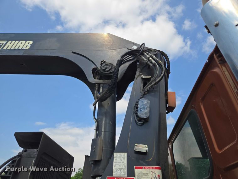 image for item EM7481 Hiab 335K-4 Hipro truck mounted crane