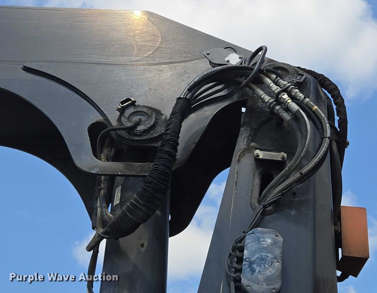 image for item EM7481 Hiab 335K-4 Hipro truck mounted crane