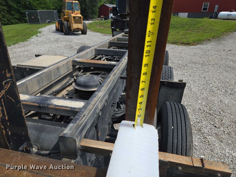 image for item EM7481 Hiab 335K-4 Hipro truck mounted crane