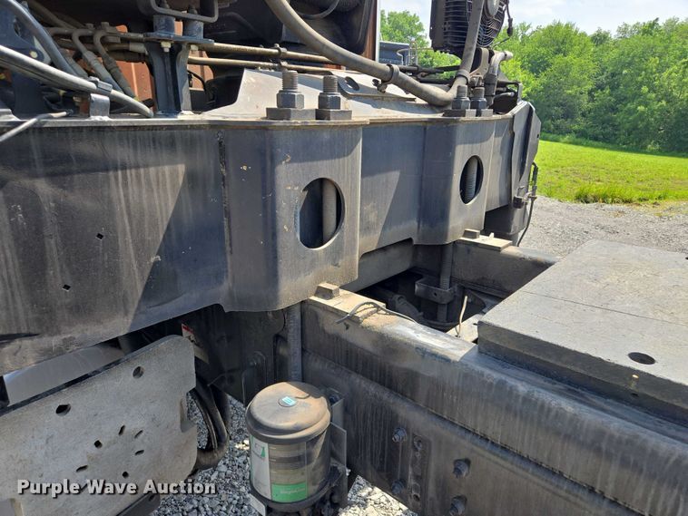 image for item EM7481 Hiab 335K-4 Hipro truck mounted crane