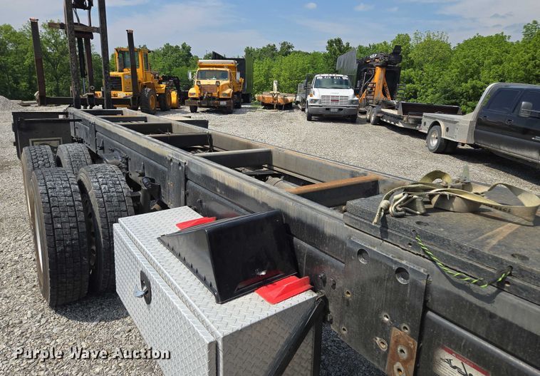 image for item EM7481 Hiab 335K-4 Hipro truck mounted crane