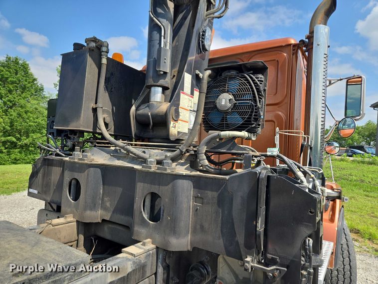 image for item EM7481 Hiab 335K-4 Hipro truck mounted crane