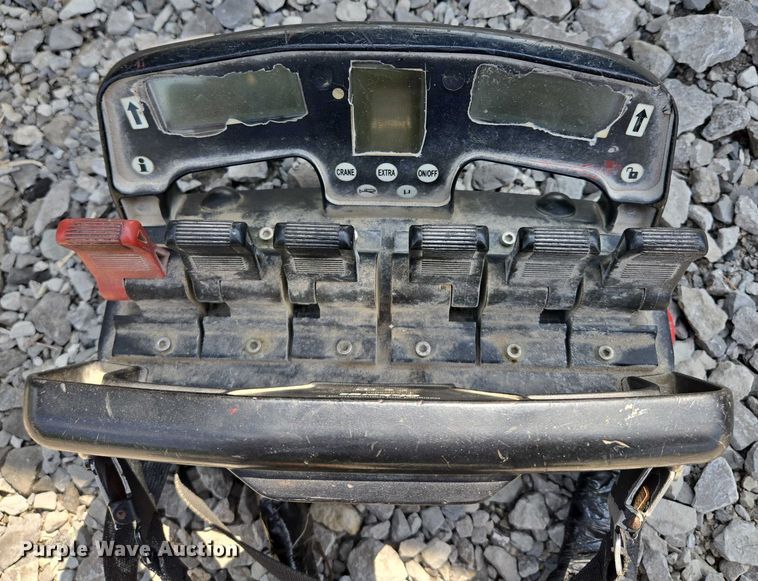 image for item EM7481 Hiab 335K-4 Hipro truck mounted crane