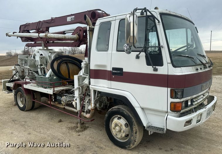 image for item EN5132 1995 Isuzu concrete pump truck