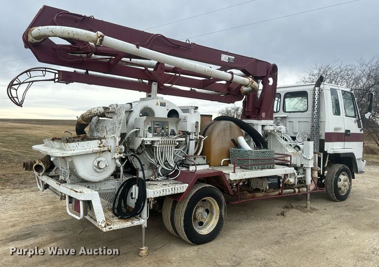 image for item EN5132 1995 Isuzu concrete pump truck