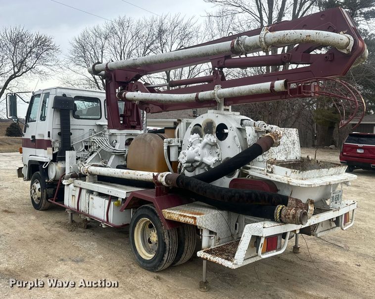image for item EN5132 1995 Isuzu concrete pump truck