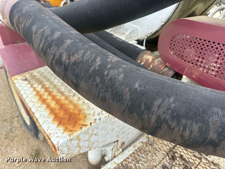 image for item EN5132 1995 Isuzu concrete pump truck