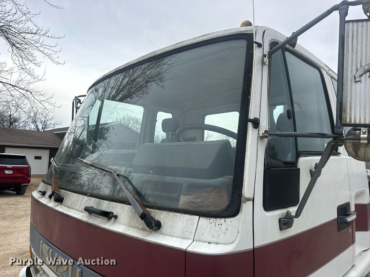 image for item EN5132 1995 Isuzu concrete pump truck