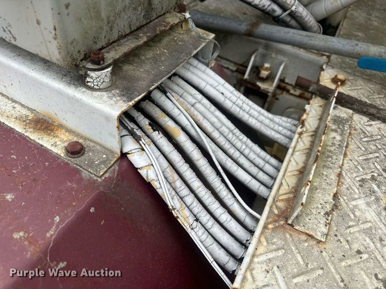 image for item EN5132 1995 Isuzu concrete pump truck