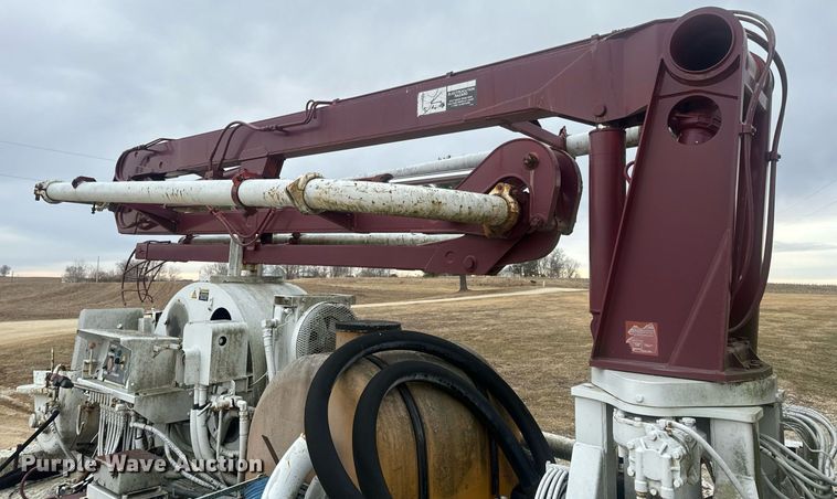 image for item EN5132 1995 Isuzu concrete pump truck