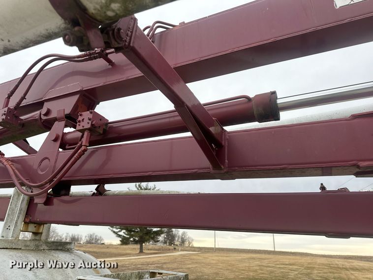 image for item EN5132 1995 Isuzu concrete pump truck