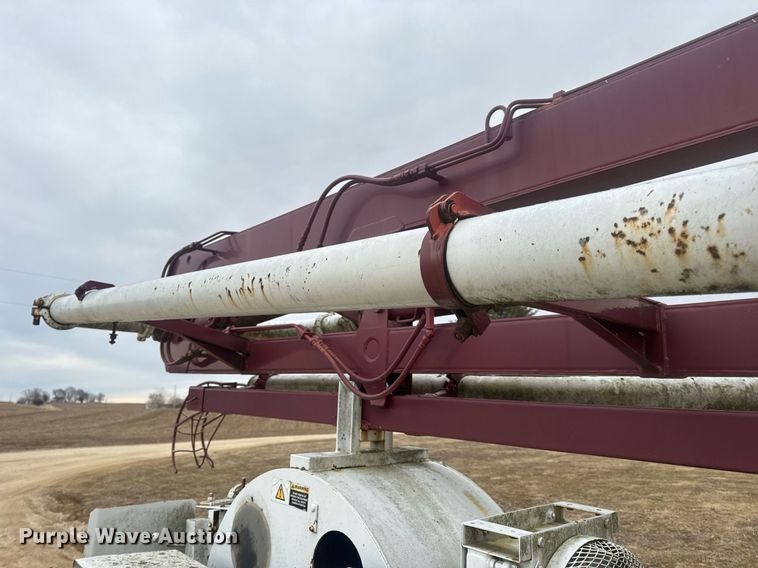 image for item EN5132 1995 Isuzu concrete pump truck