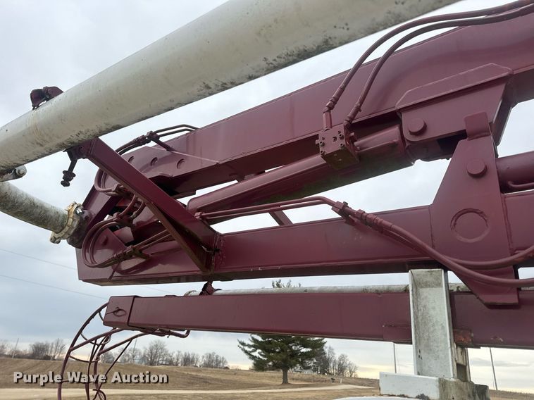 image for item EN5132 1995 Isuzu concrete pump truck