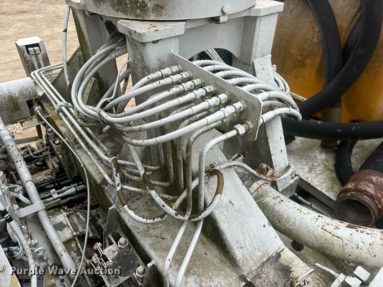 image for item EN5132 1995 Isuzu concrete pump truck