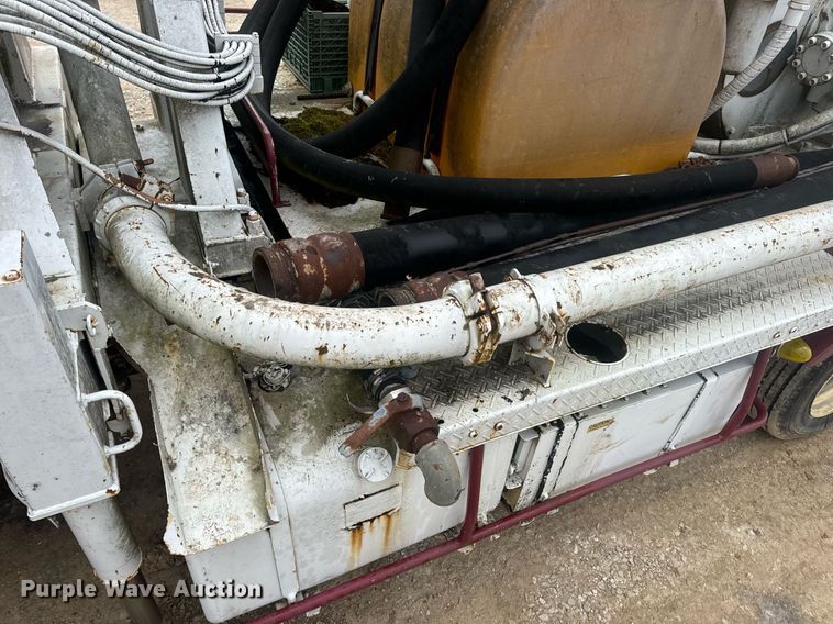 image for item EN5132 1995 Isuzu concrete pump truck