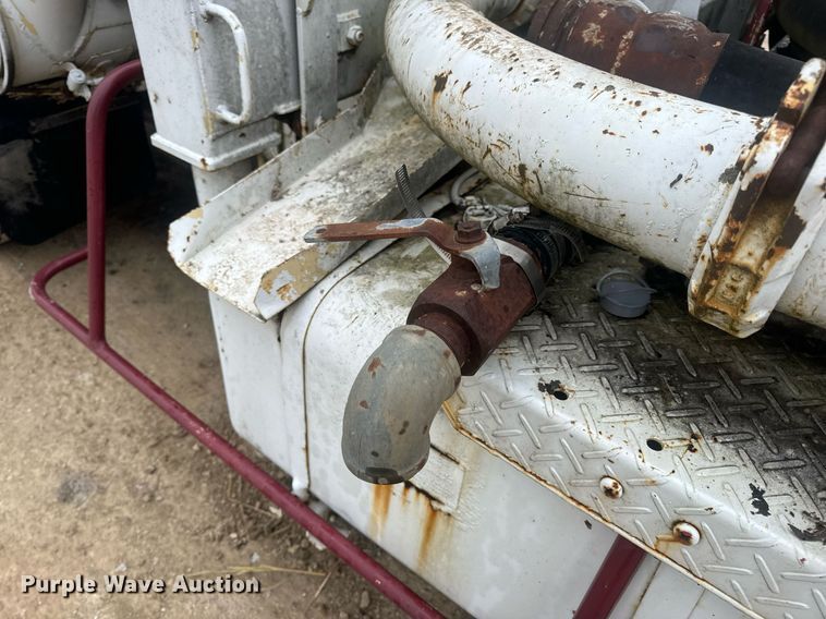 image for item EN5132 1995 Isuzu concrete pump truck