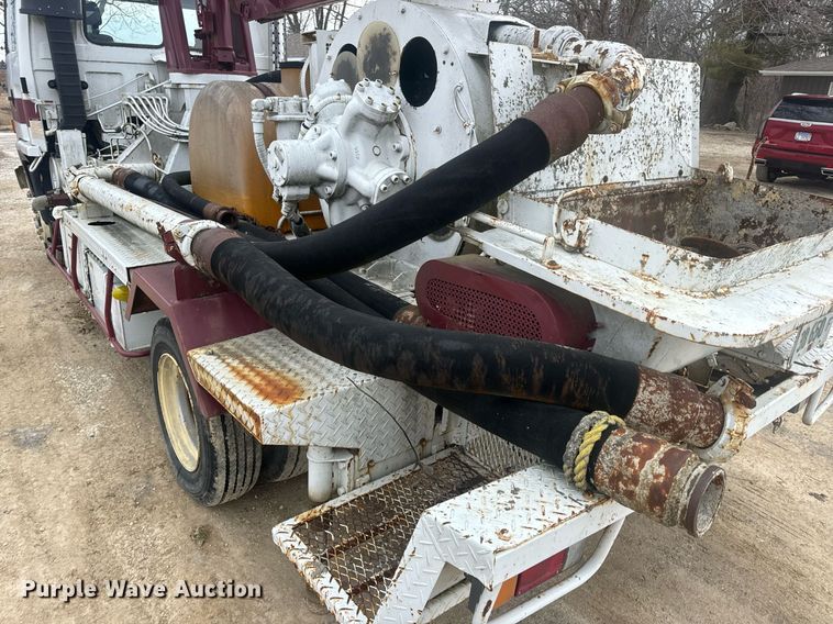 image for item EN5132 1995 Isuzu concrete pump truck