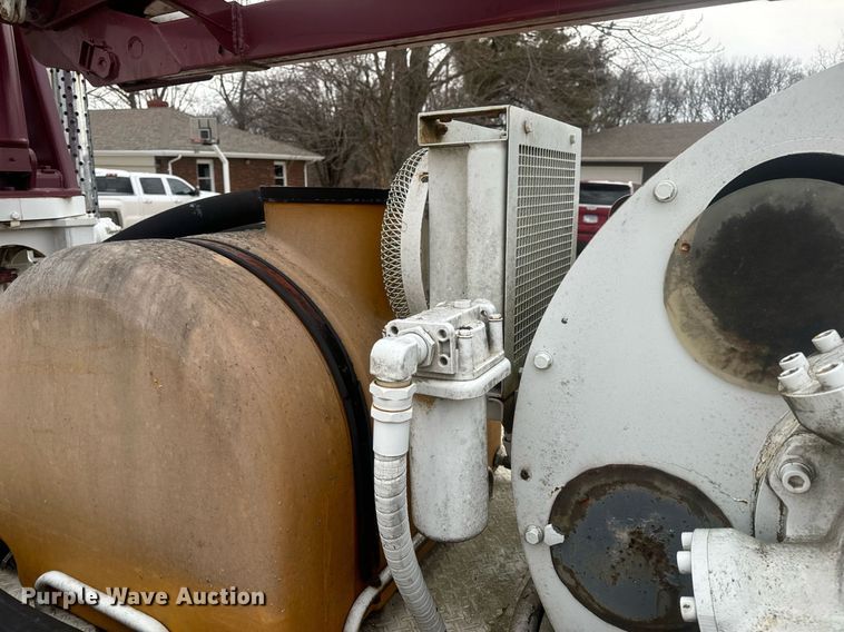 image for item EN5132 1995 Isuzu concrete pump truck