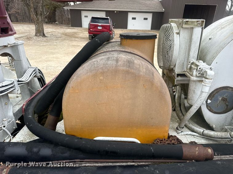 image for item EN5132 1995 Isuzu concrete pump truck