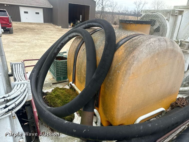 image for item EN5132 1995 Isuzu concrete pump truck