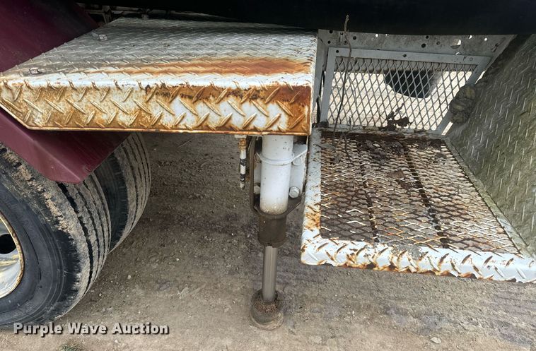 image for item EN5132 1995 Isuzu concrete pump truck