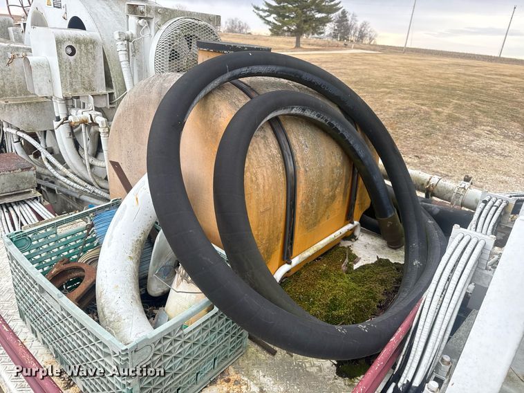 image for item EN5132 1995 Isuzu concrete pump truck