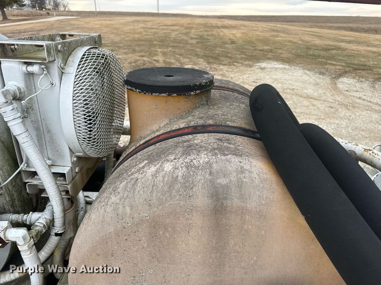 image for item EN5132 1995 Isuzu concrete pump truck