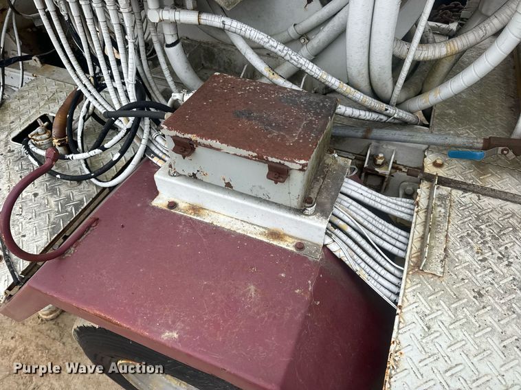 image for item EN5132 1995 Isuzu concrete pump truck