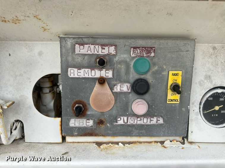 image for item EN5132 1995 Isuzu concrete pump truck