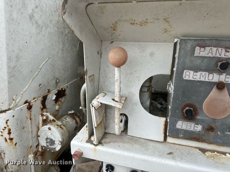 image for item EN5132 1995 Isuzu concrete pump truck