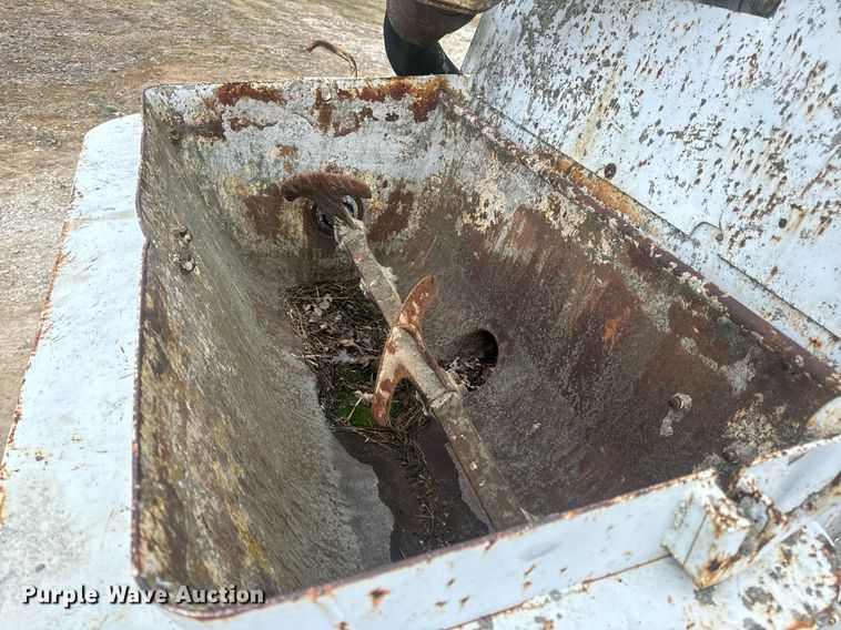 image for item EN5132 1995 Isuzu concrete pump truck