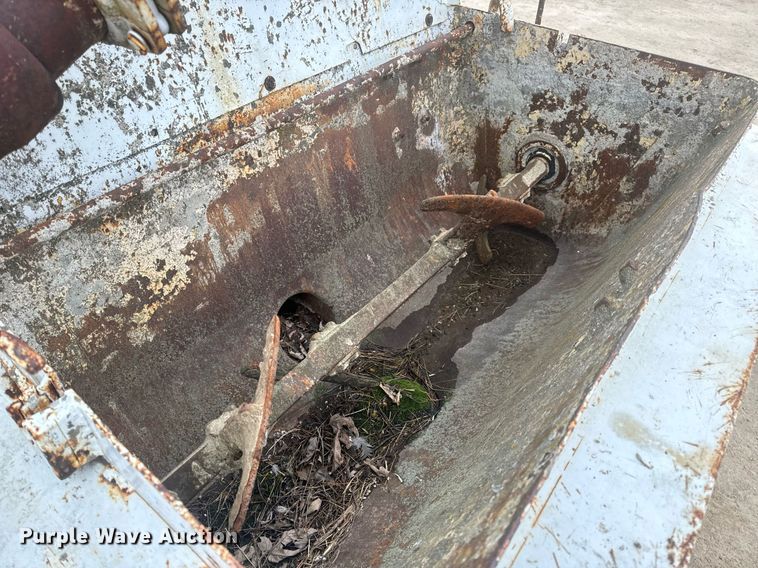 image for item EN5132 1995 Isuzu concrete pump truck