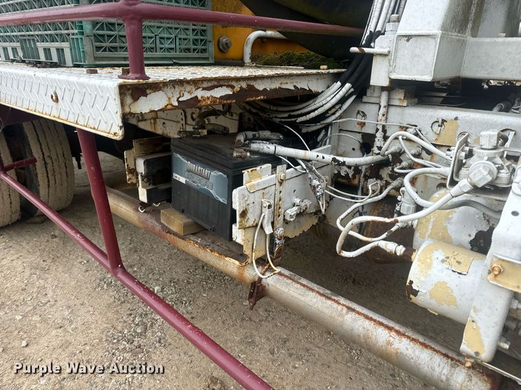 image for item EN5132 1995 Isuzu concrete pump truck