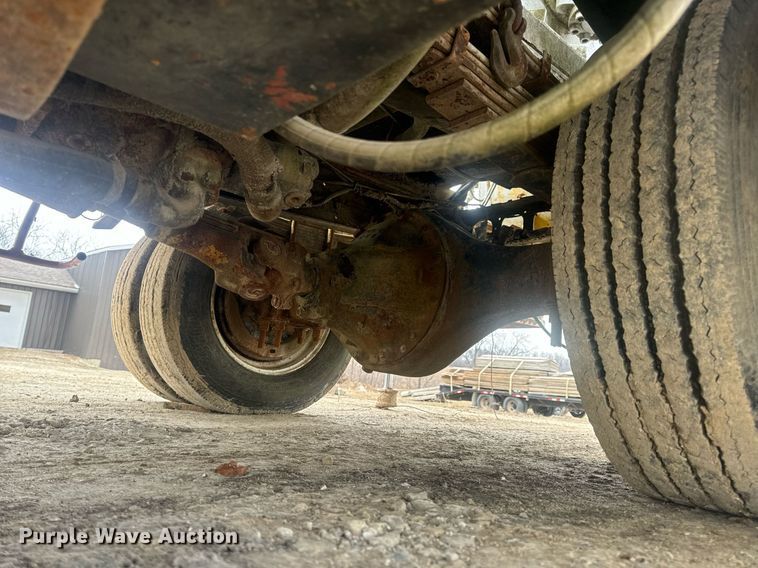 image for item EN5132 1995 Isuzu concrete pump truck