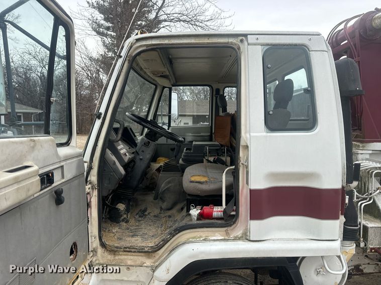 image for item EN5132 1995 Isuzu concrete pump truck