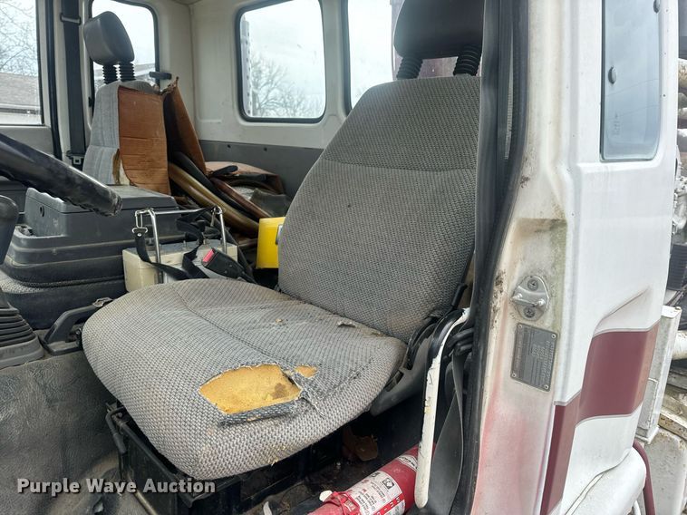 image for item EN5132 1995 Isuzu concrete pump truck