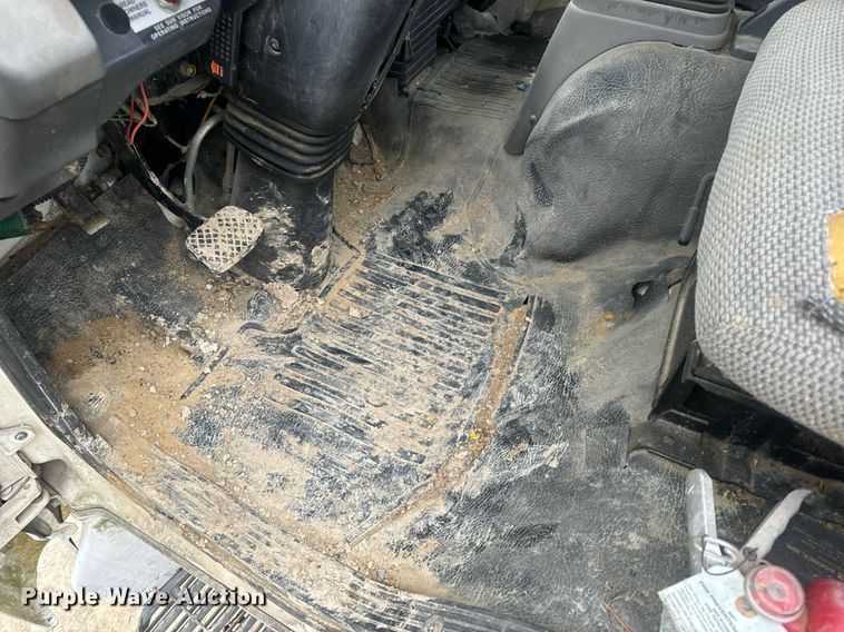 image for item EN5132 1995 Isuzu concrete pump truck