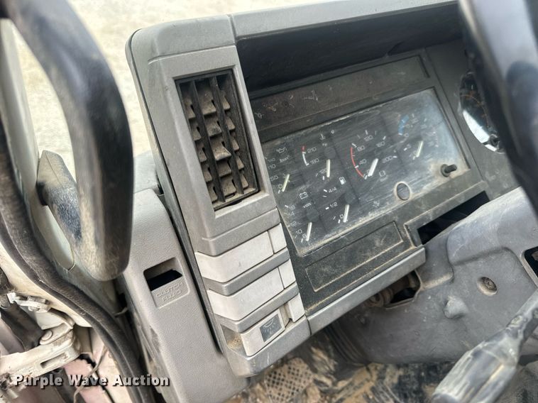 image for item EN5132 1995 Isuzu concrete pump truck