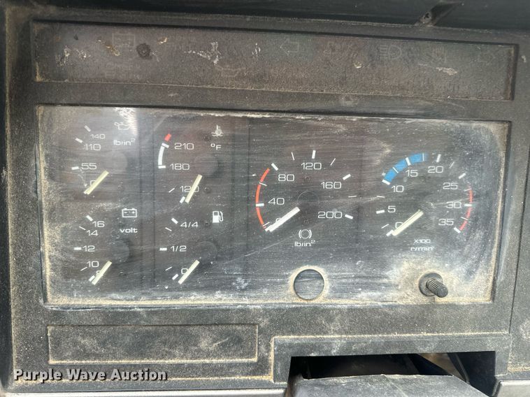 image for item EN5132 1995 Isuzu concrete pump truck