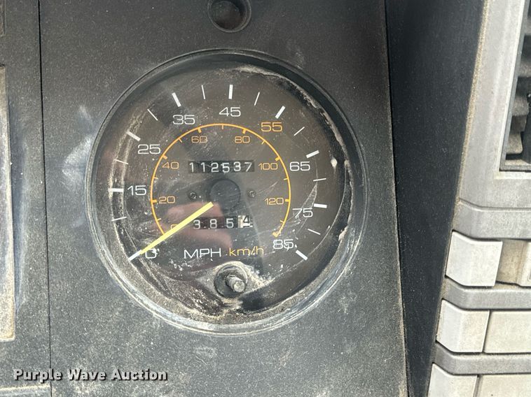 image for item EN5132 1995 Isuzu concrete pump truck