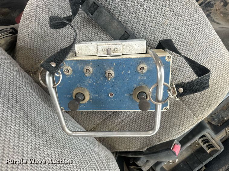 image for item EN5132 1995 Isuzu concrete pump truck